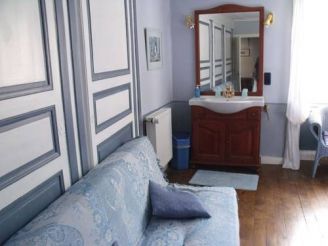 Basic Triple Room with Shared Bathroom