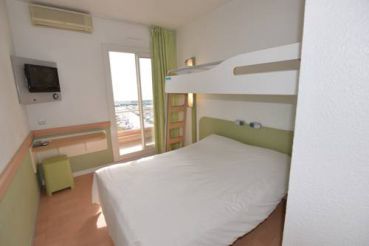 Triple Room with Sea View (2 Adults)