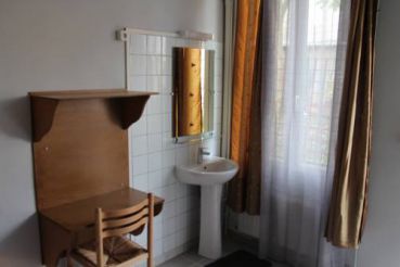 Одноместный номер с общим душем и туалетом