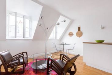 Two-bedroom apartment - Rue de Caumartin